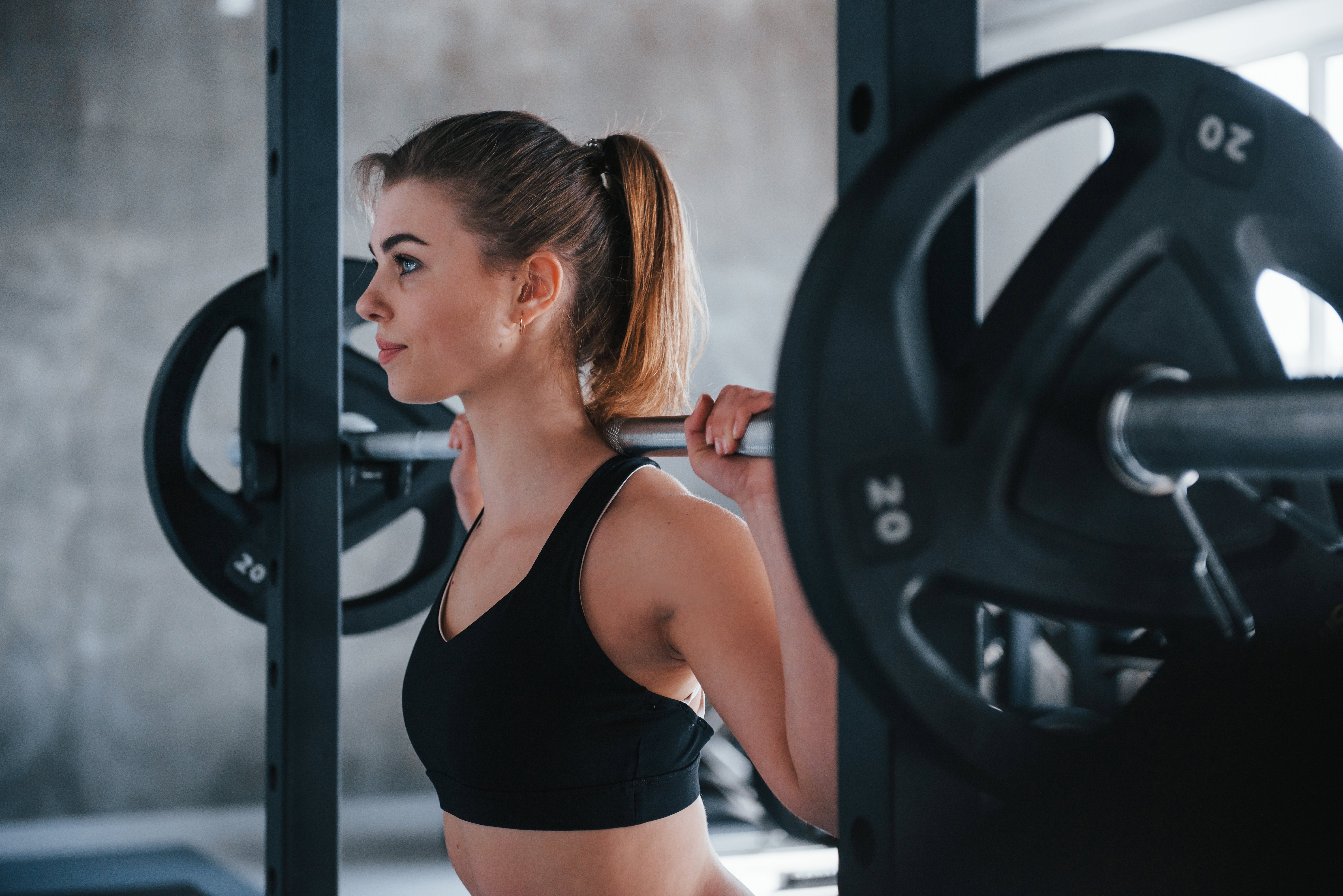 perfection-has-no-limits-photo-of-gorgeous-blonde-woman-in-the-gym-at-her-weekend-time